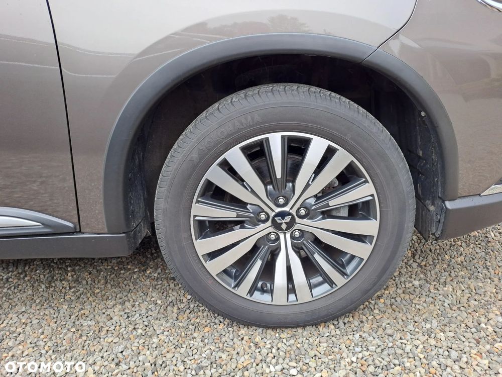 Mitsubishi Outlander 2.0 Intense + SDA 4WD CVT - 11