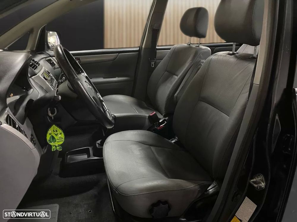 Toyota Avensis Verso 2.0 D-4D Sol TA - 7