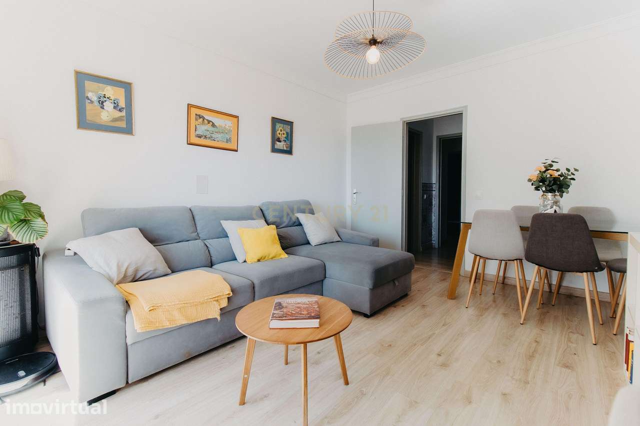 Apartamento T3, 3 varandas e 2 wc. Situado no último piso de um edifíc - Grande imagem: 5/27