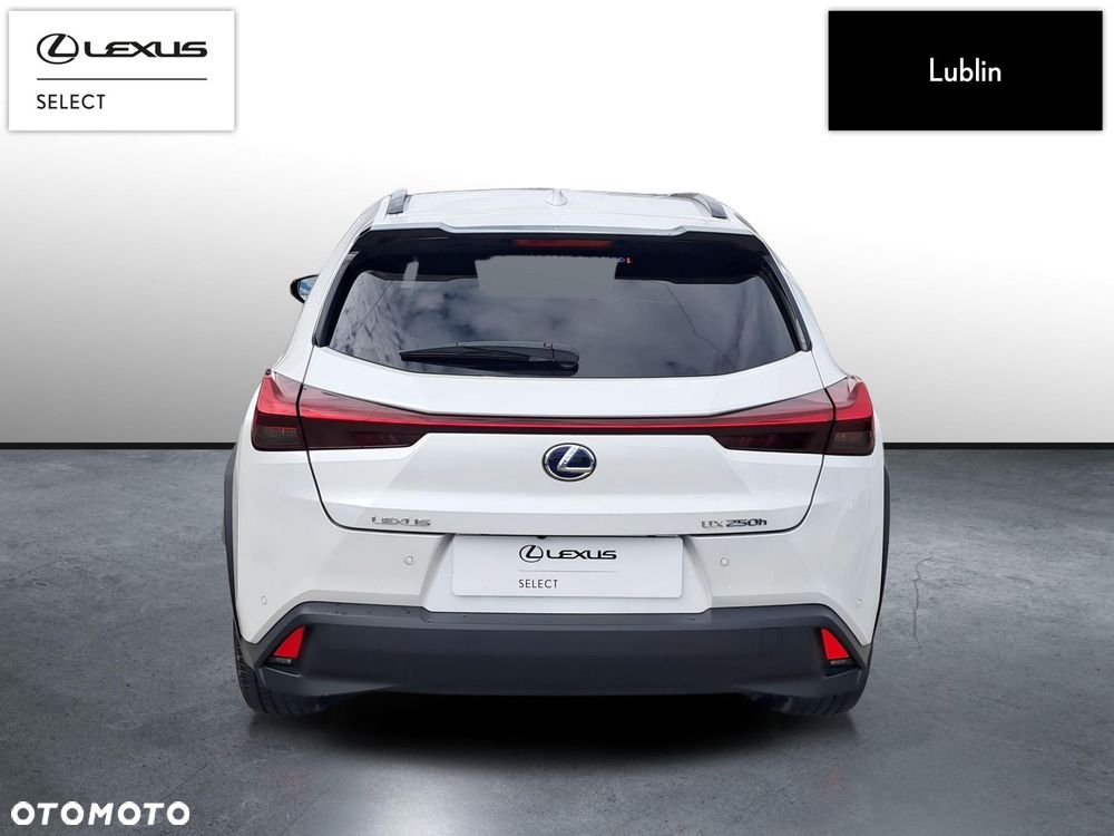 Lexus UX - 4