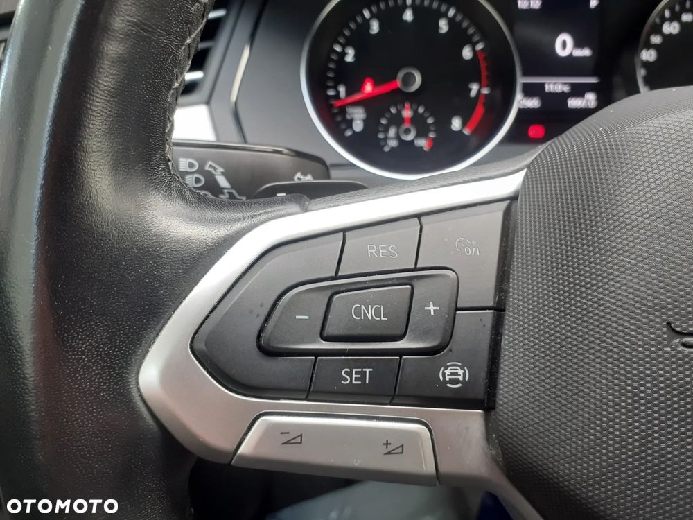 Volkswagen Passat - 13