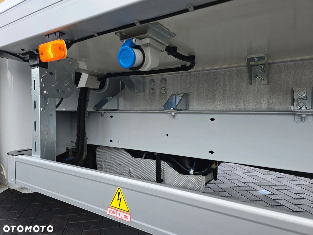 Renault MASTER CHŁODNIA 8 PALET Carrier XARIOS 350 -20*C +20*C 230V STACJONARNE PODŁĄNCZENIE TYLN OŚ BLIŻNIACZA WZMOCNIONA SALON POLSKA 125Tyś km SERWIS ASO RENO DO OSTATNIEGO Km GWARANCJA BOGATA OPCJA WYPOSAŻENIA LEDY HALOGENY TEMPOMAT FOTEL KIEROWCY PNEŁMATYCZNY - 13