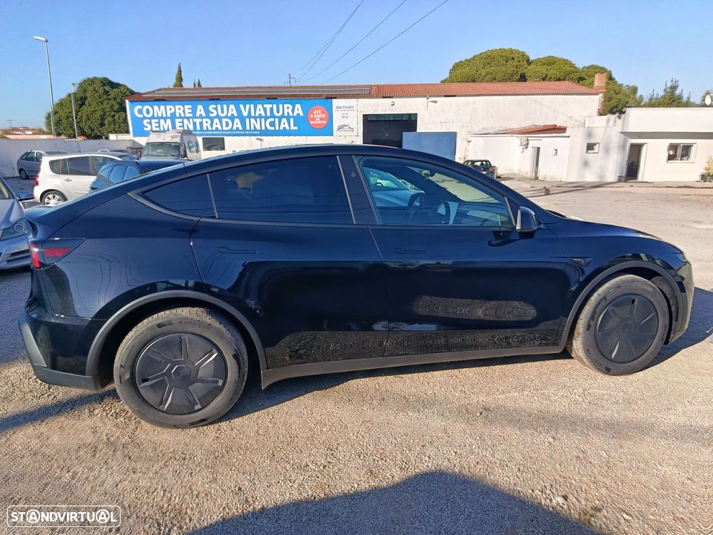Tesla Model Y - 18
