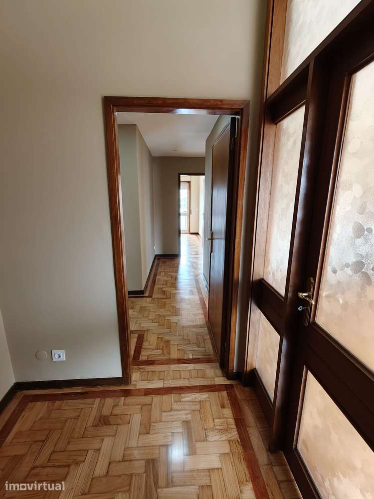 T2 moderno com varanda e terraço no Porto - Grande imagem: 5/23