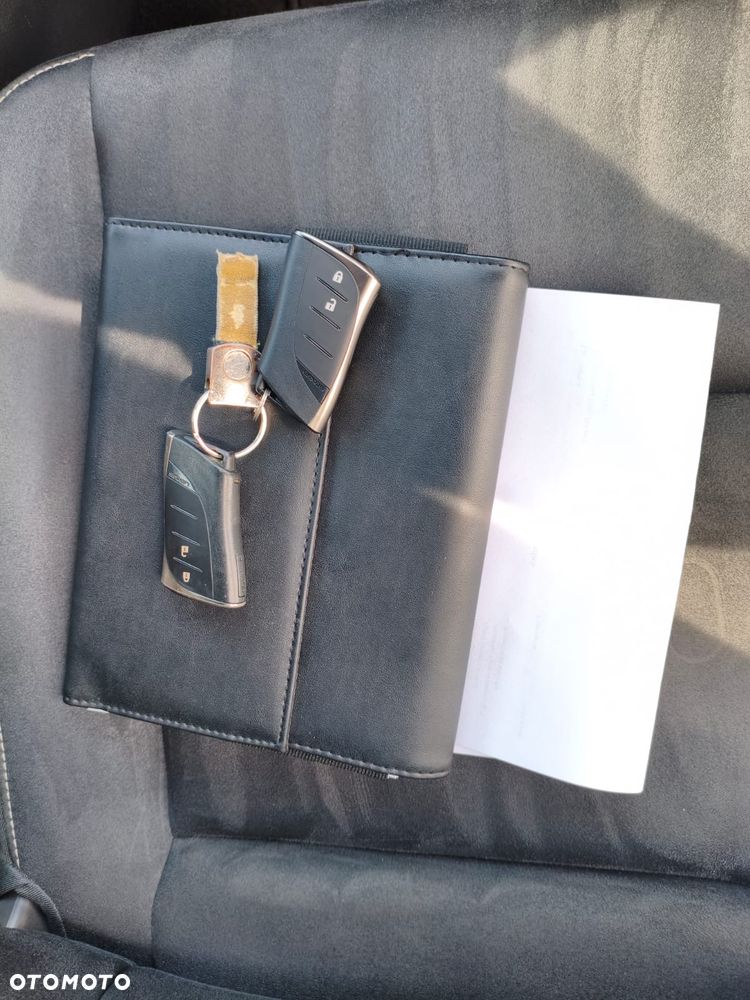 Lexus UX 250h GPF Business AWD - 24