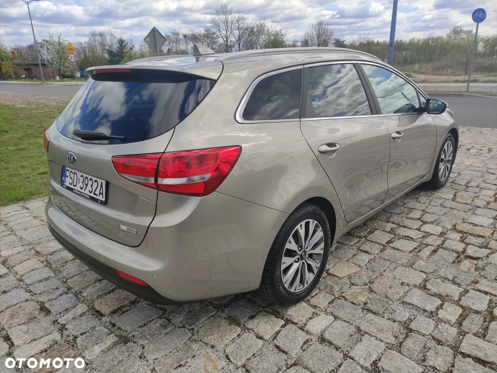 Kia Ceed 1.6 GDI Dream Team Edition - 4
