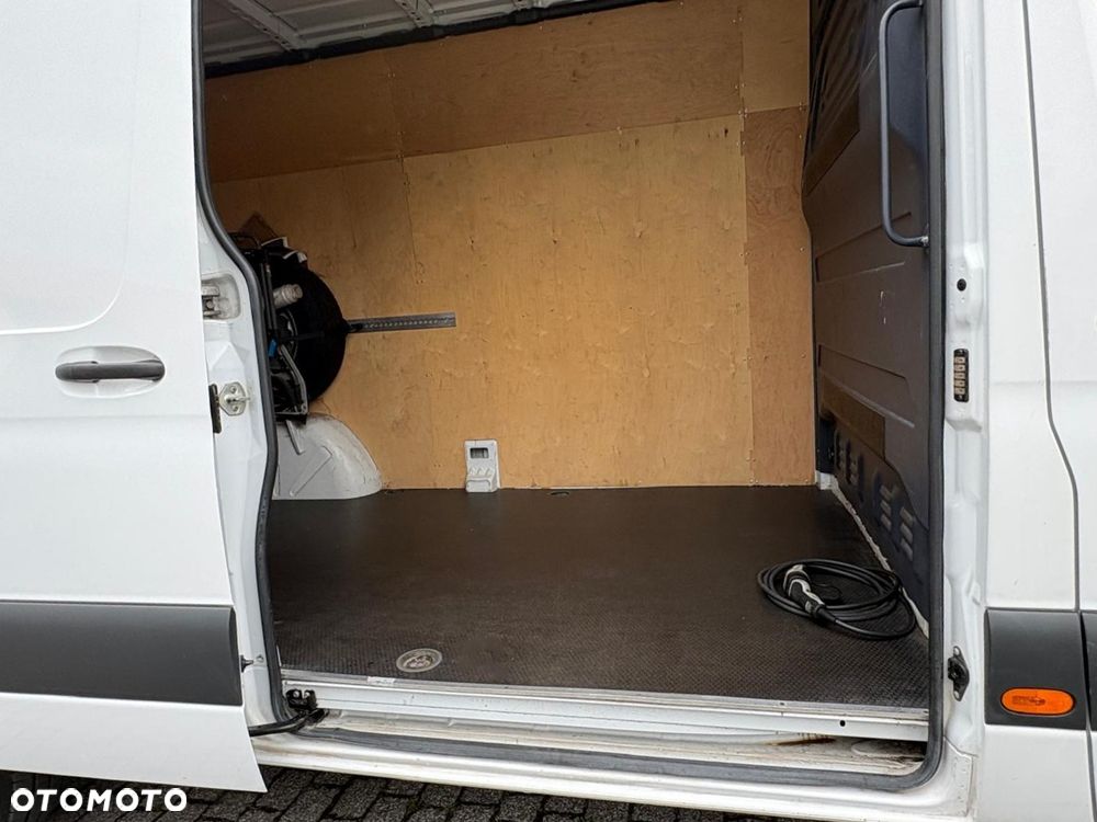 Mercedes-Benz Sprinter - 16