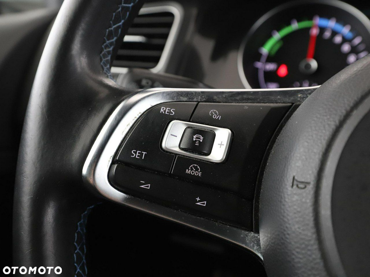Volkswagen Golf - 34