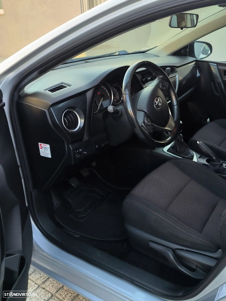 Toyota Auris Touring Sports 1.4 D-4D Com+P.Sport - 17