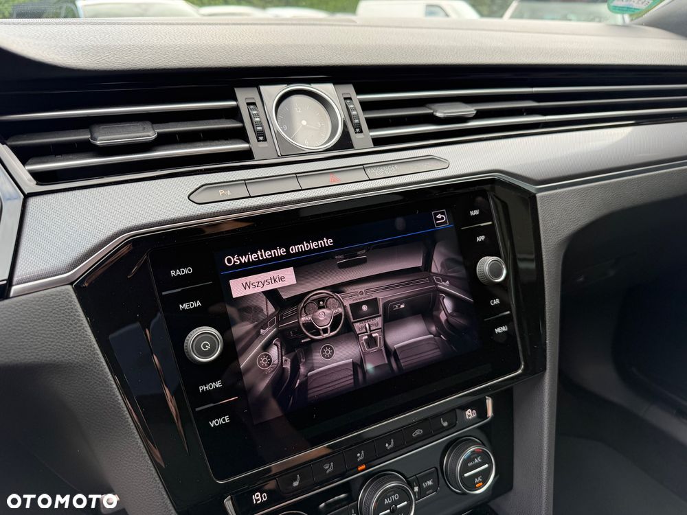 Volkswagen Passat - 31