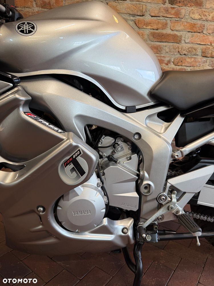 Yamaha FZ6 - 16
