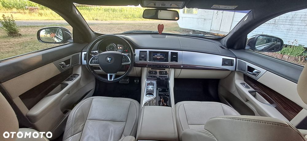 Jaguar XF 2.2 D Premium Luxury - 10