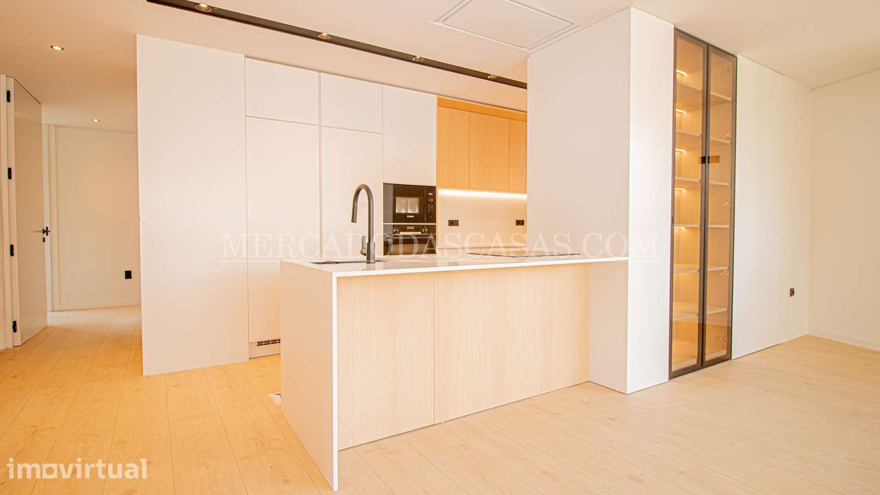 Apartamento T3, último andar, grandes áreas - Grande imagem: 2/18