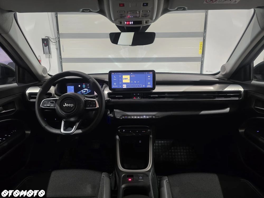 Jeep Avenger 1.2 T3 mHEV Altitude FWD eDCT6 - 12