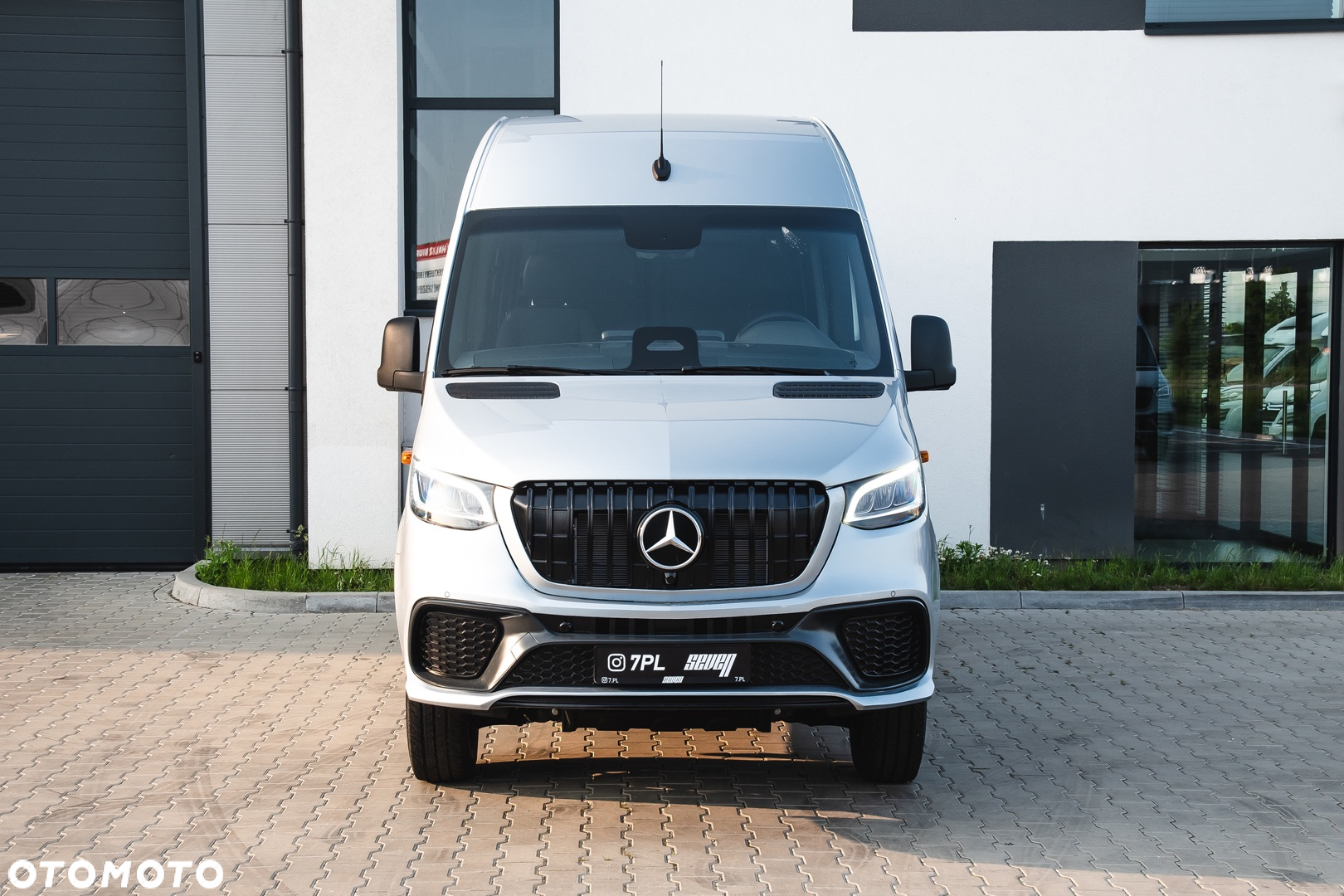 Mercedes-Benz Sprinter - 2