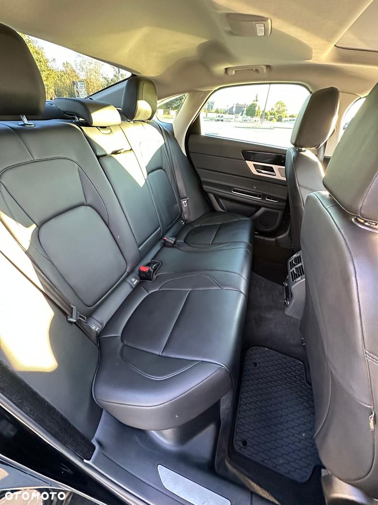 Jaguar XF 25t Prestige - 29