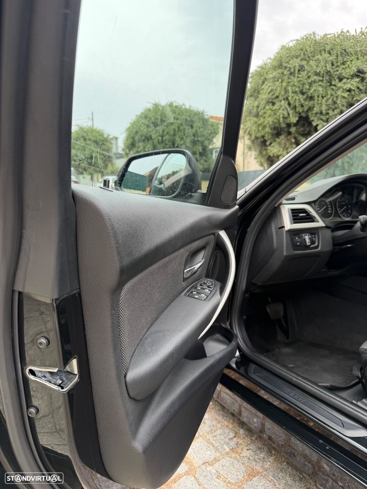 BMW 318 d Auto - 12