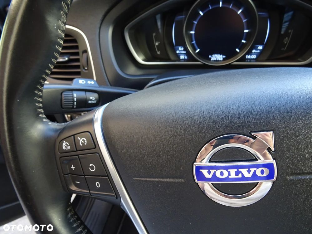Volvo V40 D2 Momentum - 16