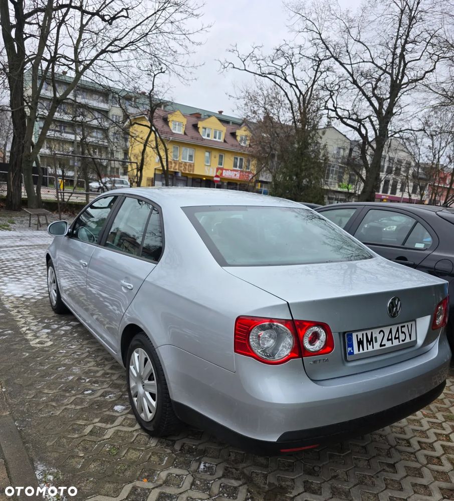 Volkswagen Jetta - 2