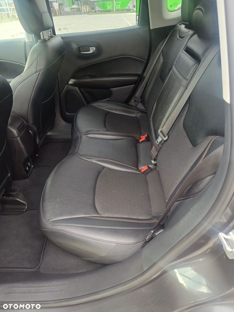 Jeep Compass - 10