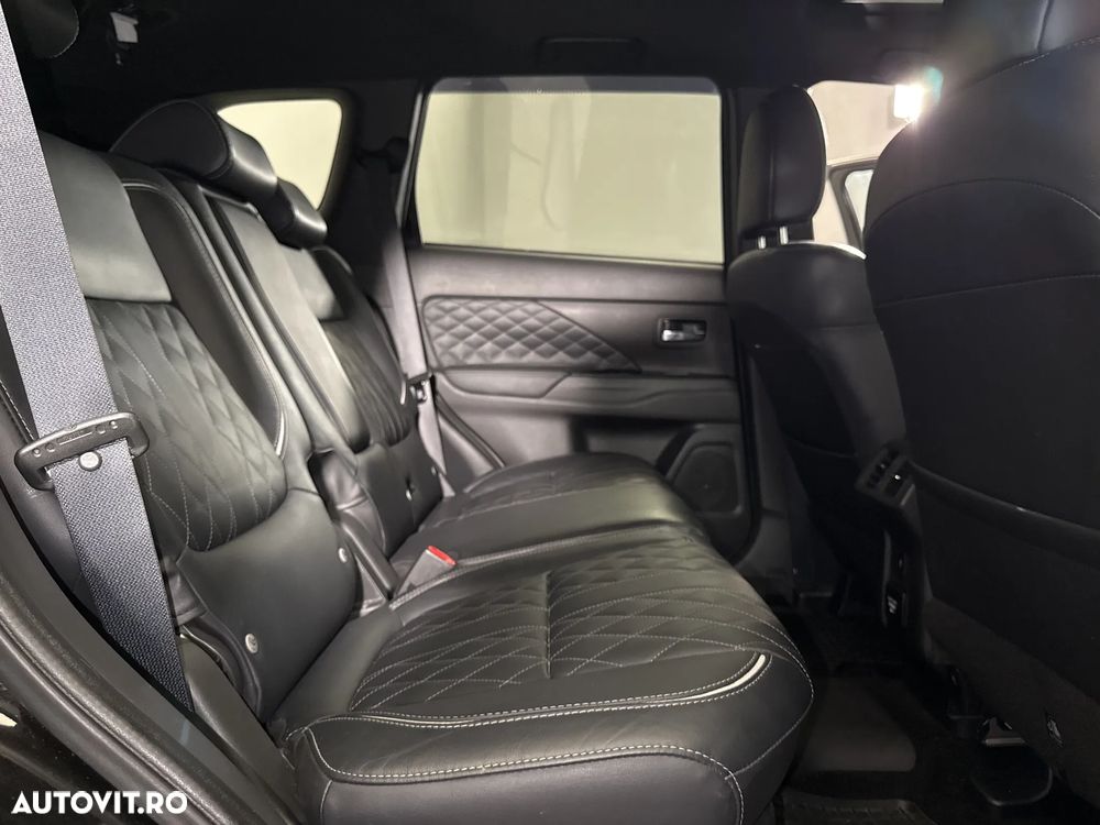 Mitsubishi Outlander - 13
