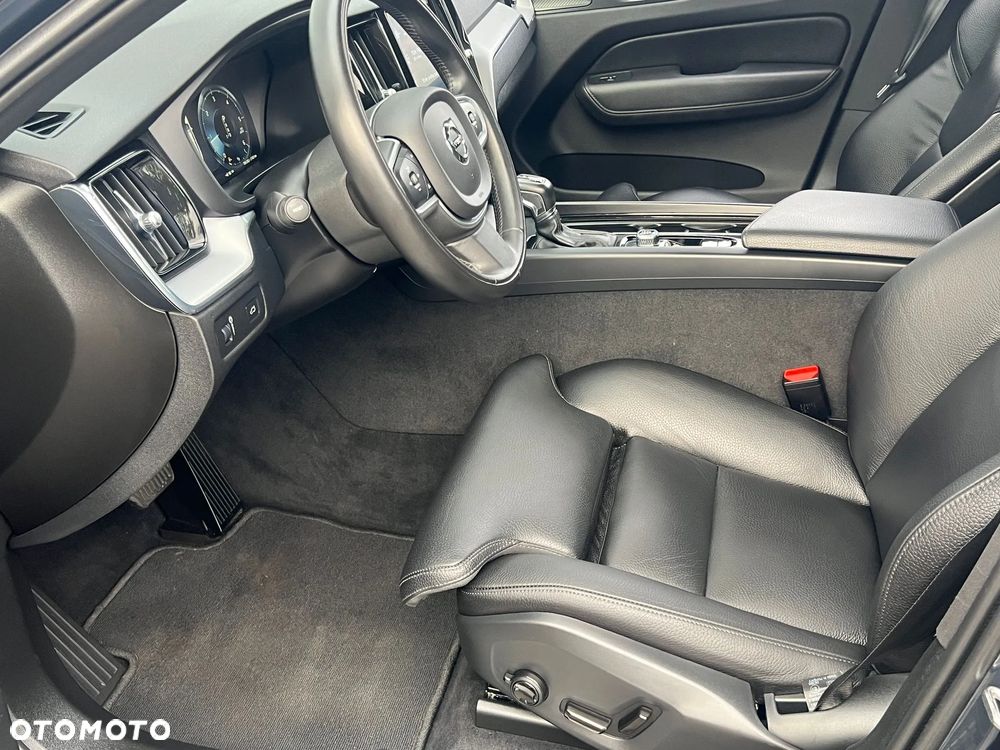 Volvo XC 60 D5 AWD Momentum - 18