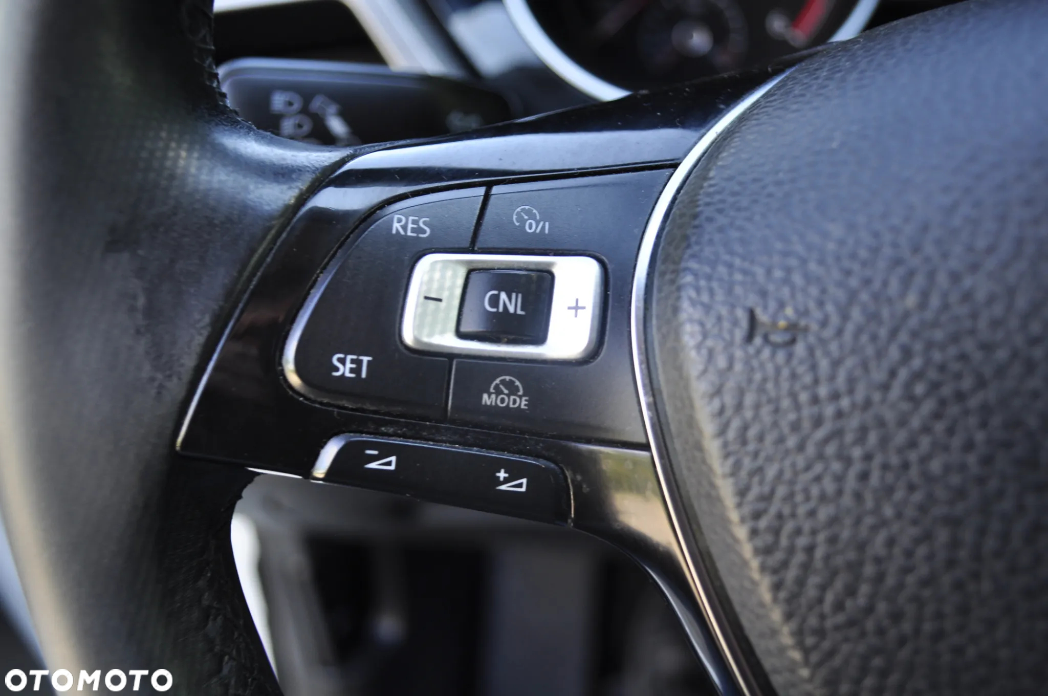 Volkswagen Touran 2.0 TDI BMT Special Edition DSG - 10