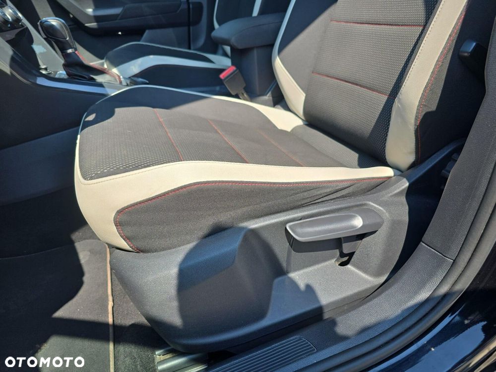 Volkswagen T-Roc - 12
