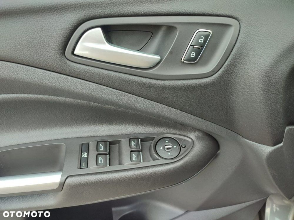 Ford Kuga - 25