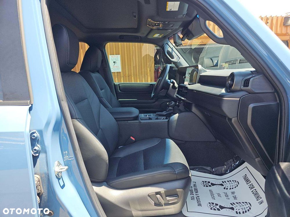 Toyota Land Cruiser - 7