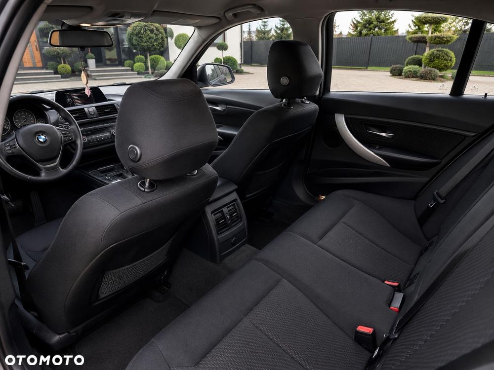 BMW Seria 1 114d - 19