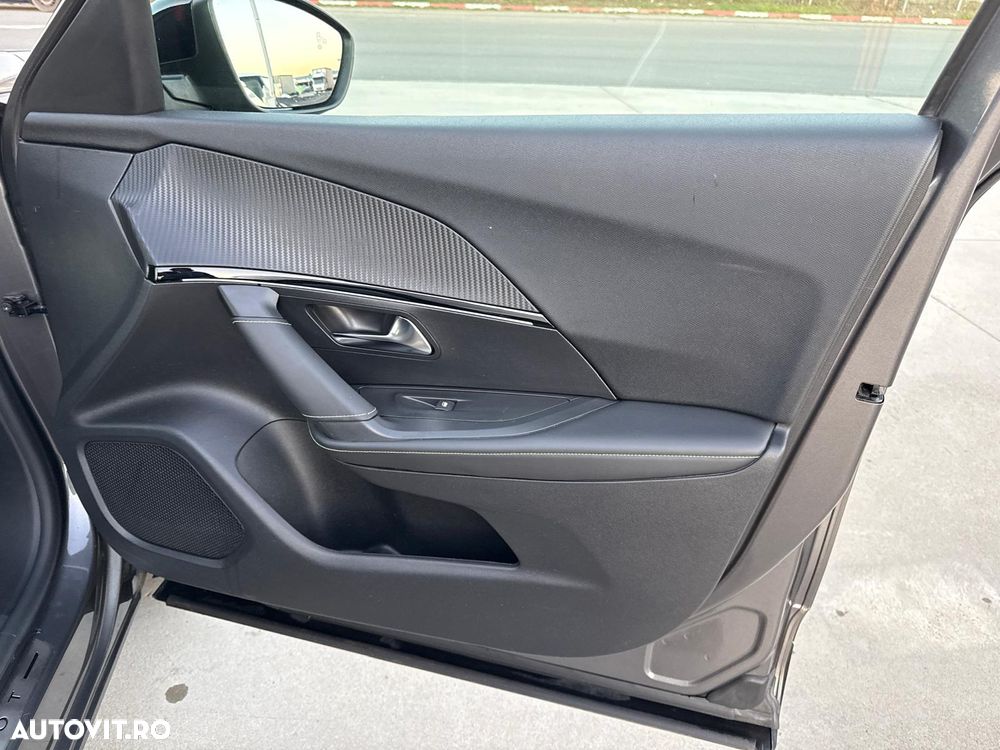 Peugeot 2008 PureTech 130 EAT8 GT Pack - 40