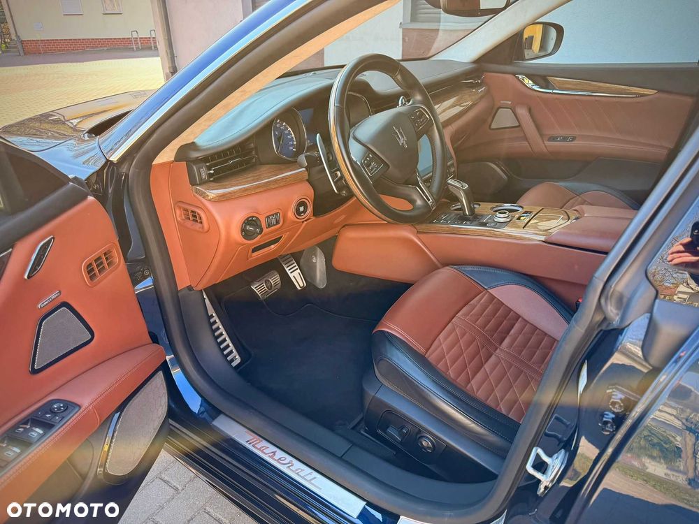 Maserati Quattroporte - 4