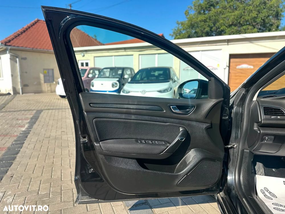 Renault Megane ENERGY TCe 130 EDC INTENS - 39