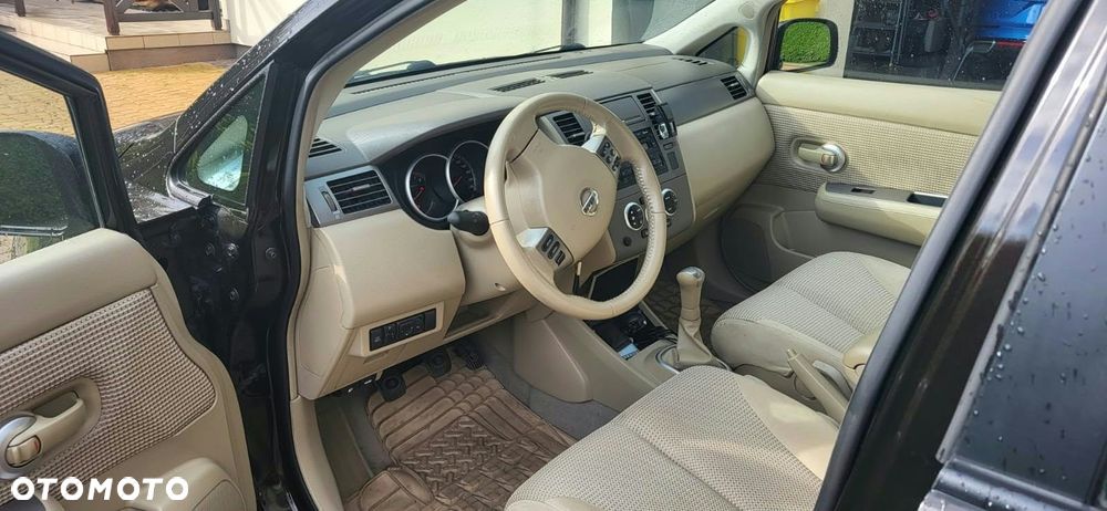 Nissan Tiida - 8
