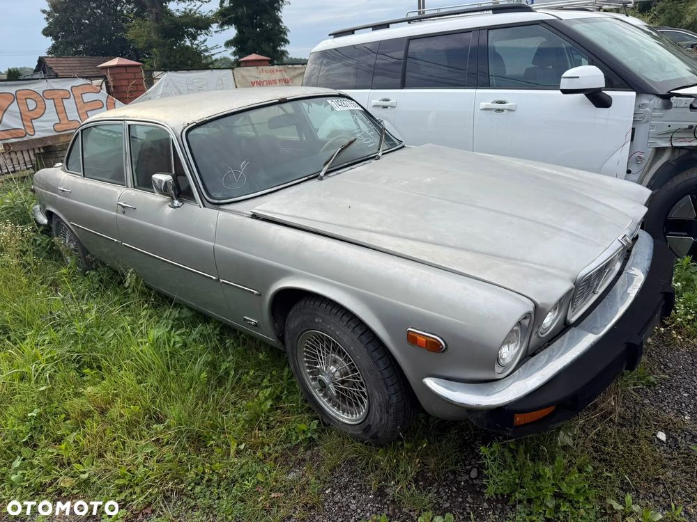 Jaguar XJ - 9