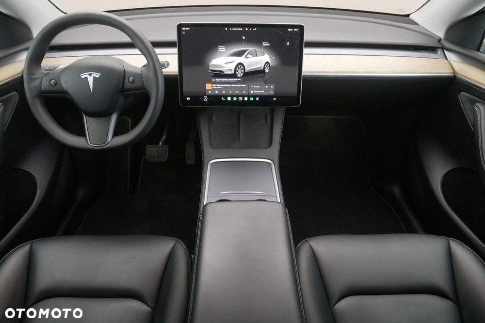 Tesla Model Y - 8