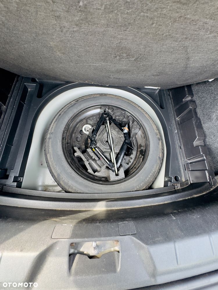 Volvo V40 - 23