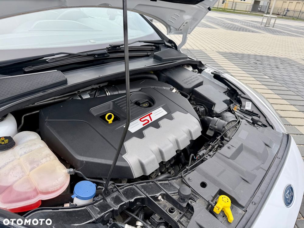 Ford Focus 2.0 EcoBoost ST mit Leder-Sport-Paket - 19