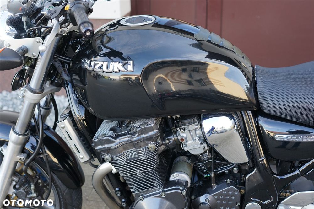 Suzuki GSX - 29