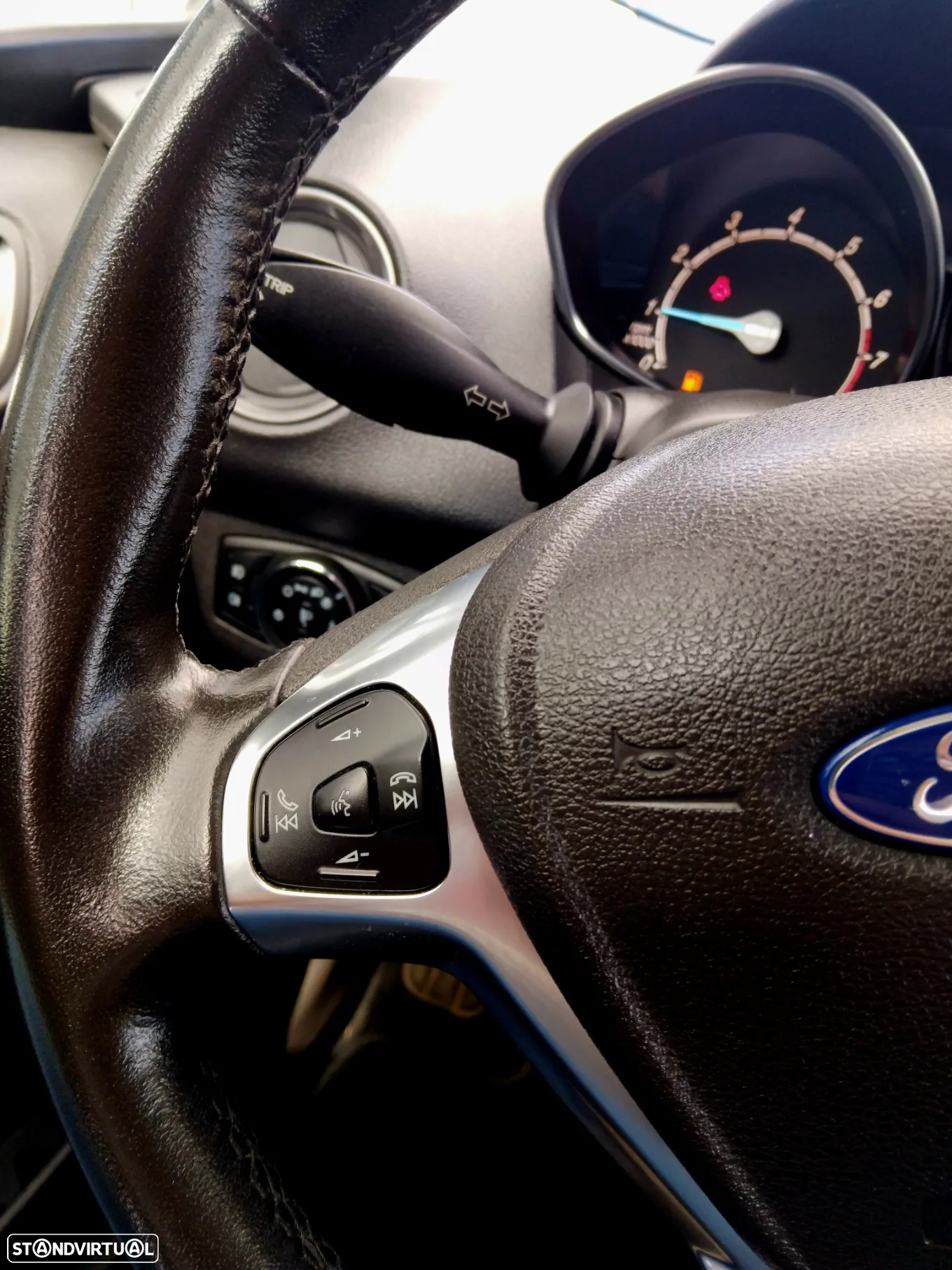 Ford Tourneo Courier 1.0 EcoBoost Titanium - 10