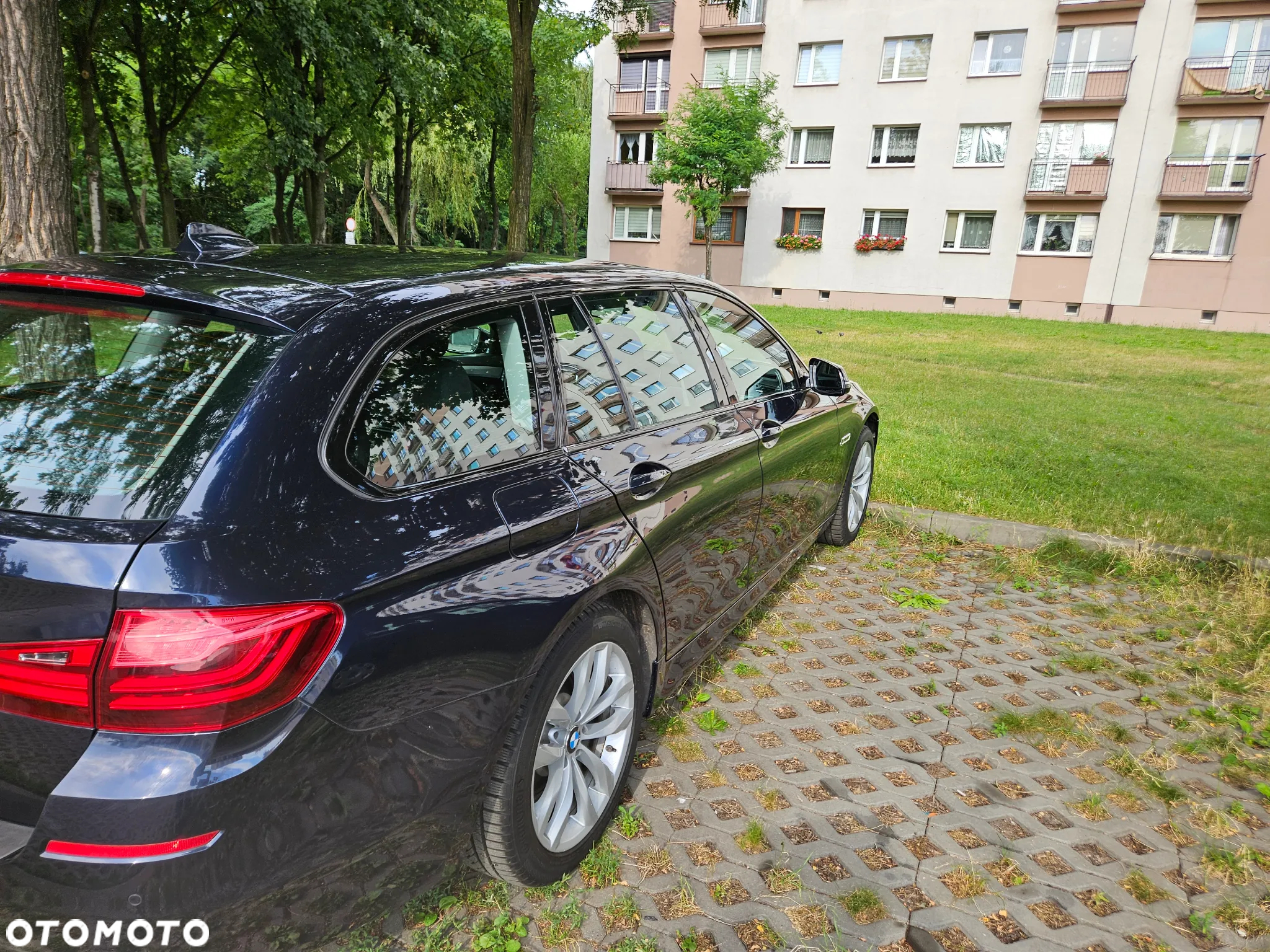 BMW Seria 5 528i Touring Luxury Line - 2