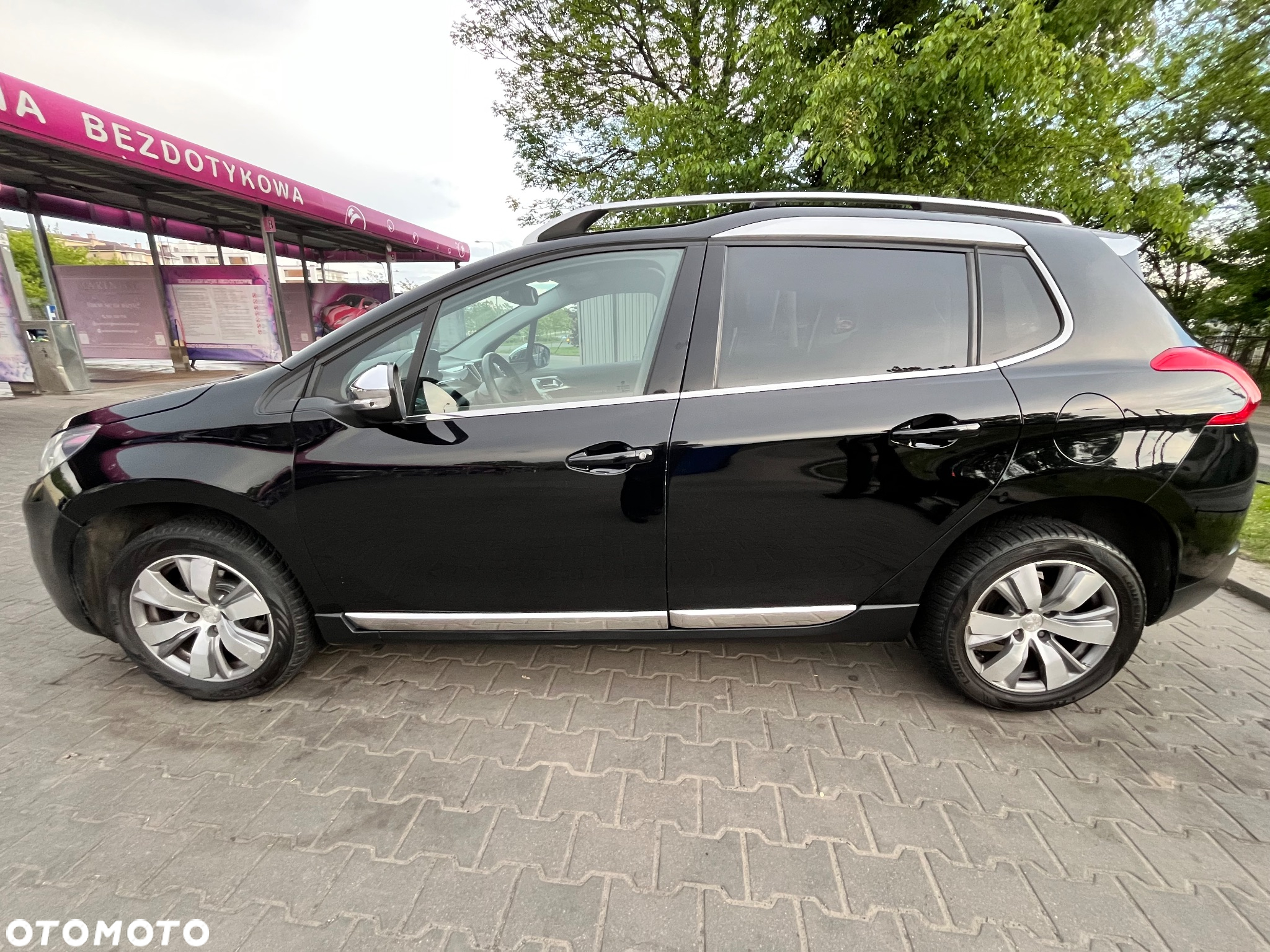 Peugeot 2008 1.6 BlueHDi Style S&S - 4
