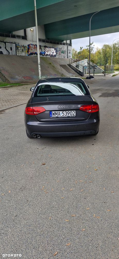 Audi A4 Limousine - 5