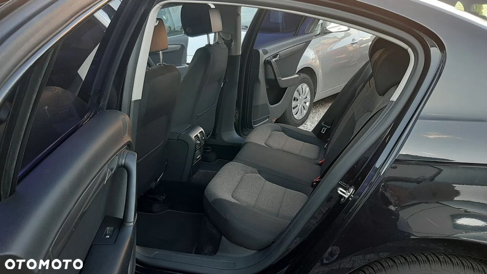 Volkswagen Passat 1.6 TDI Comfortline - 13