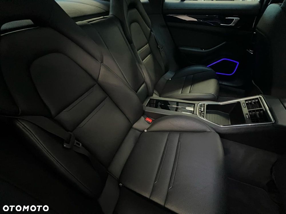 Porsche Panamera 4 - 24