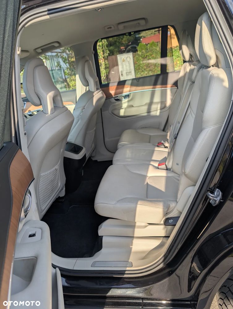 Volvo XC 90 - 25