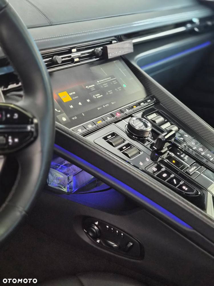 Aston Martin DB12 - 13