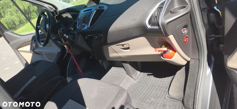 Ford Tourneo Custom - 14