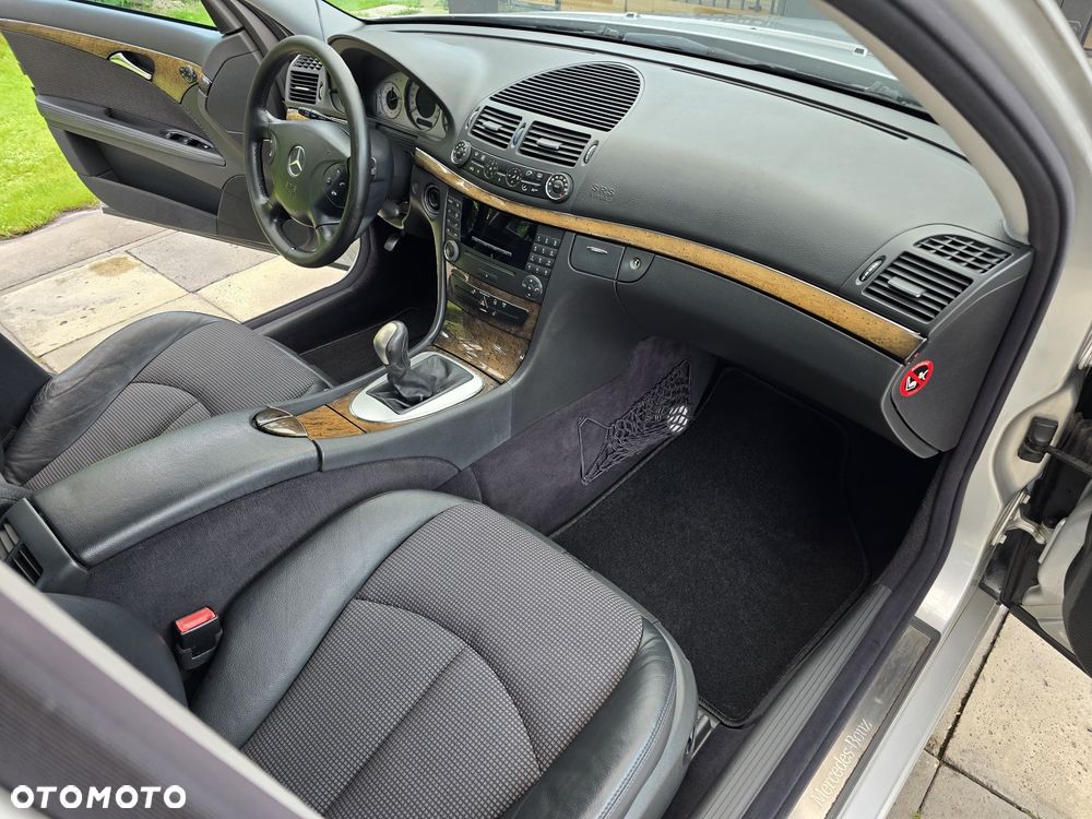 Mercedes-Benz Klasa E 240 Avantgarde - 24